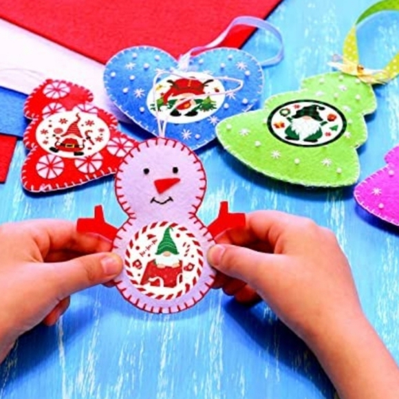 🌈🟩🌲☃️🎅 100-HOLIDAY GNOME STICKERS, 16 STYLES - Picture 6 of 6